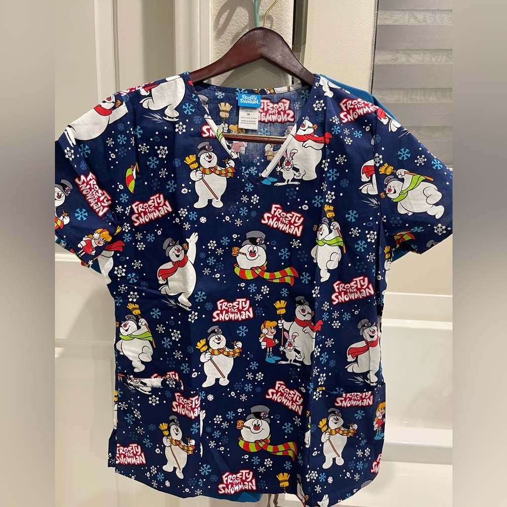 NWOT, FROSTY THE SNOWMAN scrub top with 2 front pockets.
